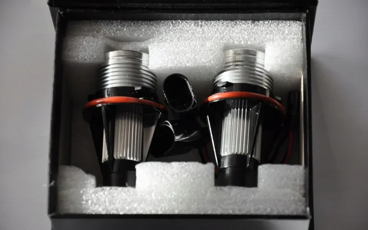 zarowki-led-marker-ringi-bmw-e39-e53-e65-e66-e60-numer-katalogowy-producenta-63126916097-63126929309-kod-taryfy-celnej-85395200-zawiera-baterie-nie