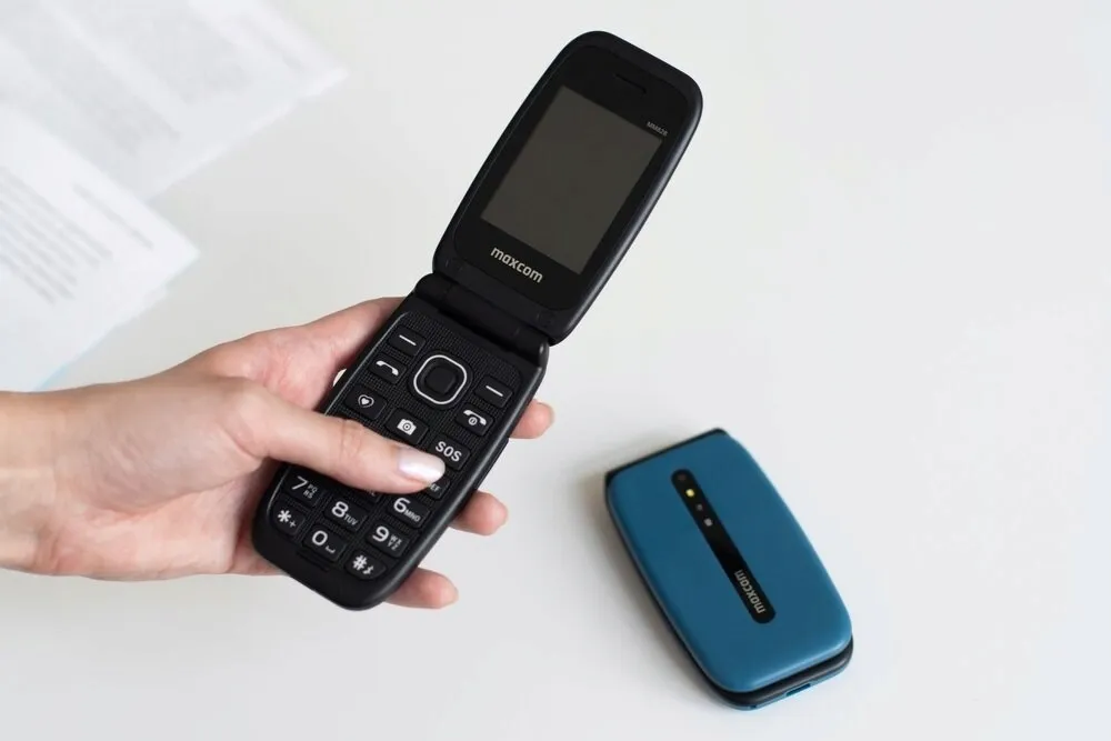 telefon-maxcom-mm-828l-4g-blue