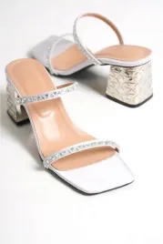 damskie-klapki-casual-z-efektem-metalicznym-i-ozdobnymi-paskami-38-5ha