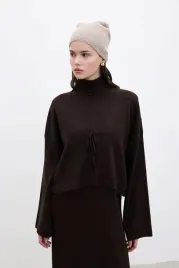 sweter-damski-z-golfem-i-wiazaniem-w-kolorze-brazowym-m-l-5ha