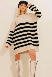 sweter-damski-oversize-bezowy-w-czarne-paski-dlugi-rekaw-5ha