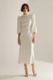 elegancka-sukienka-wieczorowa-z-paskiem-i-bufiastymi-rekawami-42-5ha