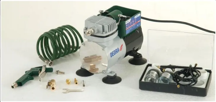 dedra-ded7470-kpl-do-malowania-z-kompresorem-mini-moc-300-kw