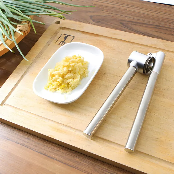 praska-do-czosnku-retoo-waga-z-opakowaniem-1-kg