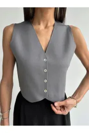 szara-elegancka-kamizelka-damska-zapinana-na-guziki-5ha