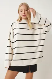 happiness-bialy-sweter-oversize-w-czarne-paski-z-golfem-standart-5ca