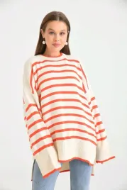 sweter-damski-oversize-w-paski-kremowo-pomaranczowy-5ha