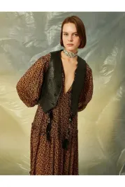 koton-damska-kamizelka-elegancka-czarna-z-fredzlami-34-5ha