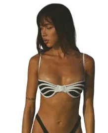 god-save-queens-gora-od-bikini-damska-z-czarnymi-elementami-l-i1j