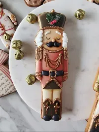 pierniczek-dziadek-do-orzechow-rozowy-18-cm-figurka