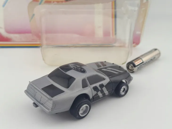 matchbox-action-speed-riders-ford-stan-nowy