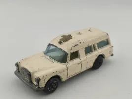 matchbox-mercedes-benz-binz-ambulance
