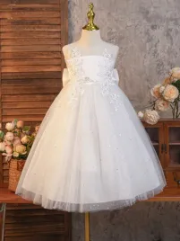 shein-biala-rozkloszowana-sukienka-dziecieca-z-haftem-116-122cm-1ma