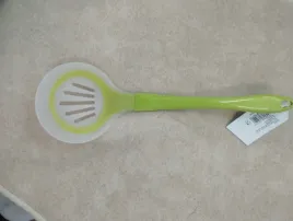 szumowka-lyzka-cedzakowa-silikonowa-do-pierogow-kolor-limonka