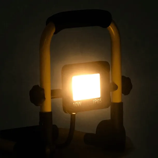 reflektor-led-z-uchwytem-10-w