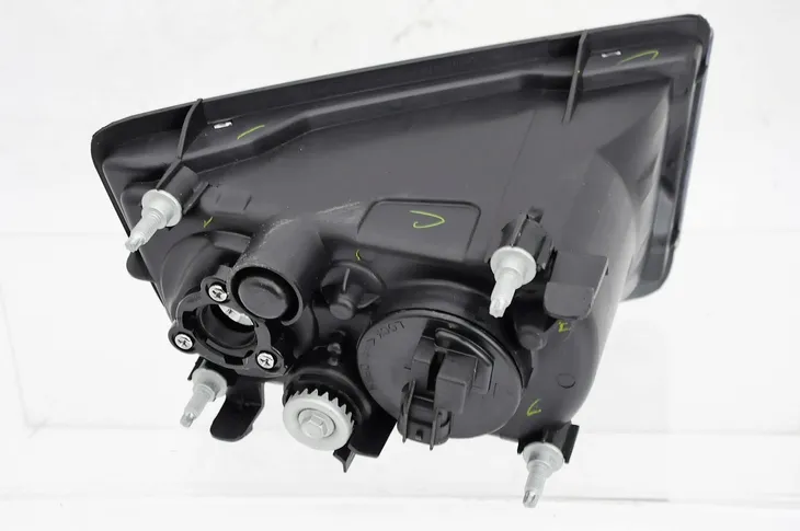 isuzu-d-max-2012-halogen-lewy-depo-zrodlo-swiatla-tradycyjne-halogenowe