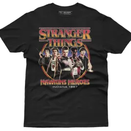 czarny-tshirt-stranger-things-z-nadrukiem-postaci-i-napisem-m-7ca
