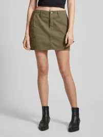 only-khaki-mini-spodnica-prosta-z-kieszeniami-w-stylu-bojowka-s-7ca
