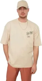 trendyol-bezowy-t-shirt-z-nadrukiem-z-tylu-i-okraglym-dekoltem-s-7ba