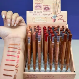 febble-sculpt-soft-matte-lipliner-konturowka-do-ust-w-odcieniach-royalfashion-multicolored
