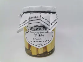 pikle-z-cukinii-na-miodzie-z-chili-500g-borowy-dworek