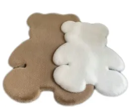 dywanik-w-ksztalcie-misia-miekki-duzy-75cm-105cm-rozowy