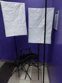softbox-2-lampy-fotograficzne-studyjne-statyw-50x70-oswietlenie-zestaw-135w