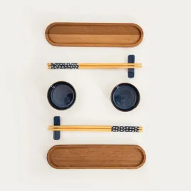 zestaw-akita-do-sushi-z-granatowymi-miseczkami-akacjowymi-deskami-8el-homla