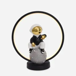 lampa-stolowa-nocna-led-czarna-na-biurko-do-sypialni-astronauta-raper