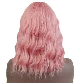 peruka-cosplay-35-cm-bob-krecone-wlosy-grzywka-glam-rock-rozowy-gratis