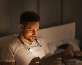 lampka-latarka-led-do-czytania-na-szyje-nocna-elastyczna-usb-lub-baterie