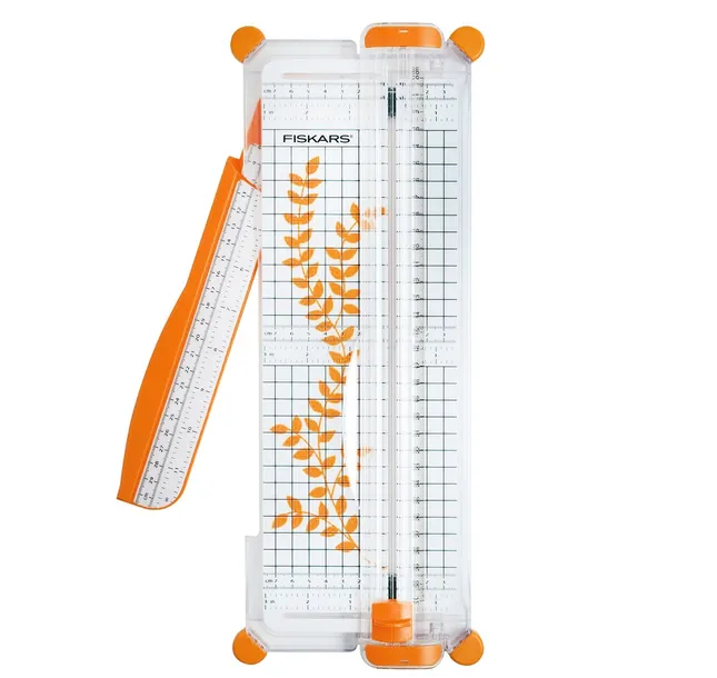 fiskars-trymer-gilotyna-obcinarka-papieru-a4-9893