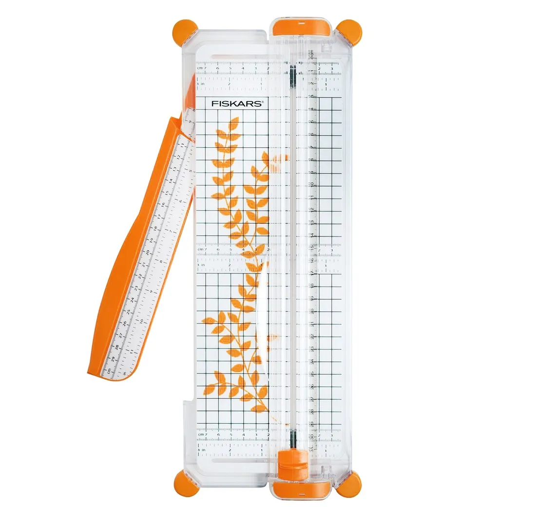 fiskars-trymer-gilotyna-obcinarka-papieru-a4-9893