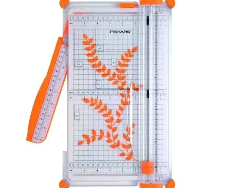 fiskars-trymer-gilotyna-obcinarka-papieru-a4-9893