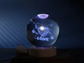 lampka-nocna-na-usb-biurko-szklana-kula-led-10cm-z-serduszkiem-dekoracyjna