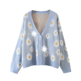 sweter-damski-niebieski-w-kwiaty-pastelowy-blue-z-guzikami