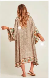 pareo-kimono-narzutka-na-stroj-plaze-kwiatowy-wzor
