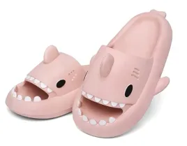 grube-klapki-na-basen-rekiny-antyposlizgowe-kapcie-shark-rozowe-40-41