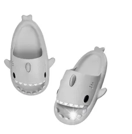 grube-klapki-na-basen-rekiny-antyposlizgowe-kapcie-shark-szare-33-34