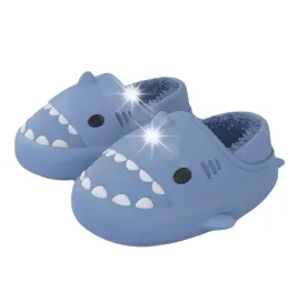 kapcie-domowe-pluszowe-rekiny-ocieplane-laczki-shark-38-39