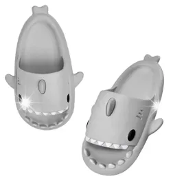 grube-klapki-na-basen-rekiny-antyposlizgowe-kapcie-shark-szare-36-37