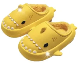 kapcie-rekiny-dzieciece-laczki-cieple-shark-27-28