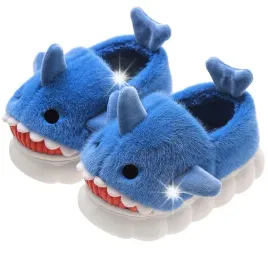 dzieciece-kapcie-domowe-pluszowe-cieple-miekkie-rekin-shark-34-35