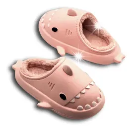 kapcie-domowe-pluszowe-rekiny-ocieplane-laczki-klapki-shark-40-41