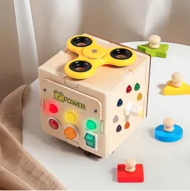 drewniana-kostka-sensoryczna-led-montessori-z-wlacznikami-swiatlo-prezent