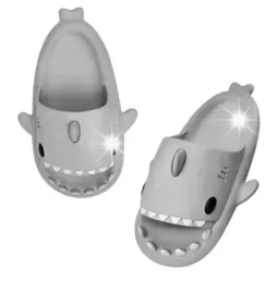 grube-klapki-na-basen-rekiny-antyposlizgowe-kapcie-shark-szare-34-35