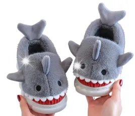 dzieciece-kapcie-domowe-pluszowe-cieple-miekkie-rekin-shark-32-33