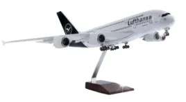 model-samolotu-airbus-a380-lufthansa-kolekcjonerska-replika-47cm