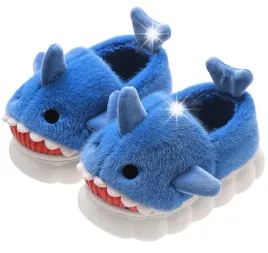 dzieciece-kapcie-domowe-pluszowe-cieple-miekkie-rekin-shark-24-25