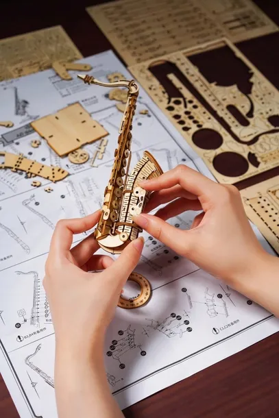 robotime-drewniany-model-puzzle-3d-saksofon